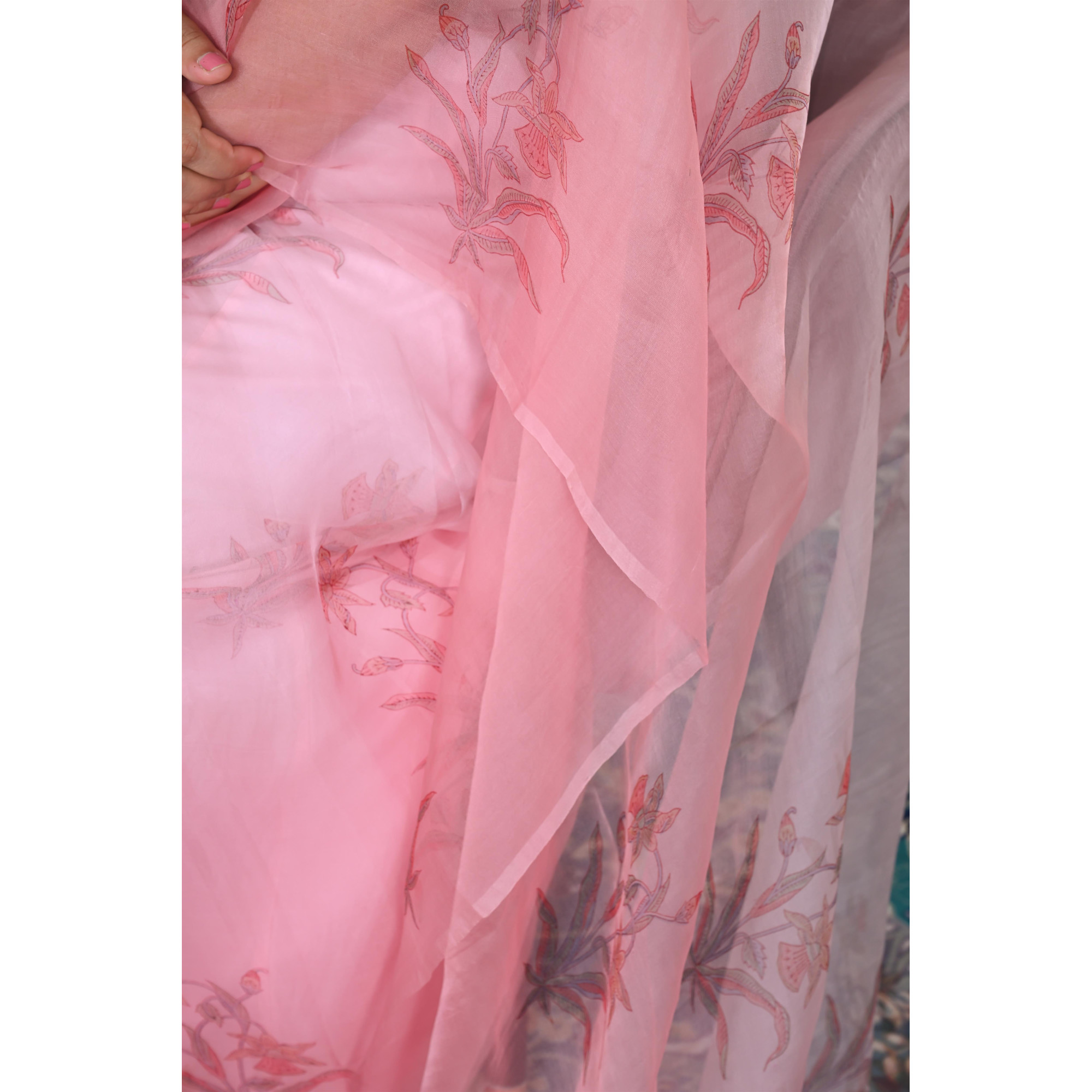 Noor-e-Gulaab Saree